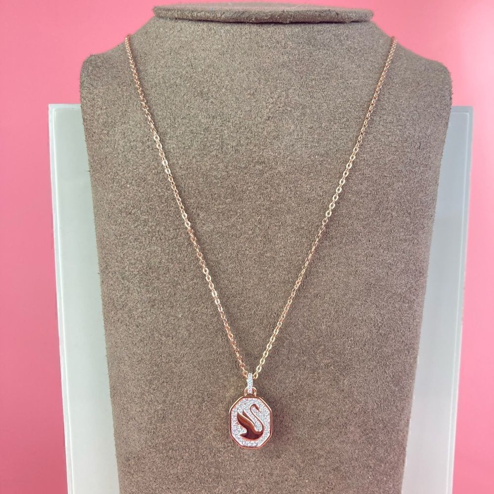 Swarovski Signum pendant
Swan, Long, White, Rose gold-tone plated Necklace - Picture 4 of 5